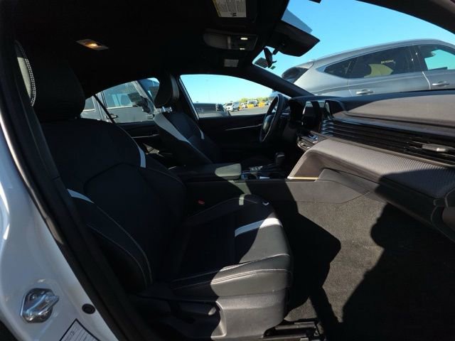 Used 2025 Toyota Camry SE FWD image 9