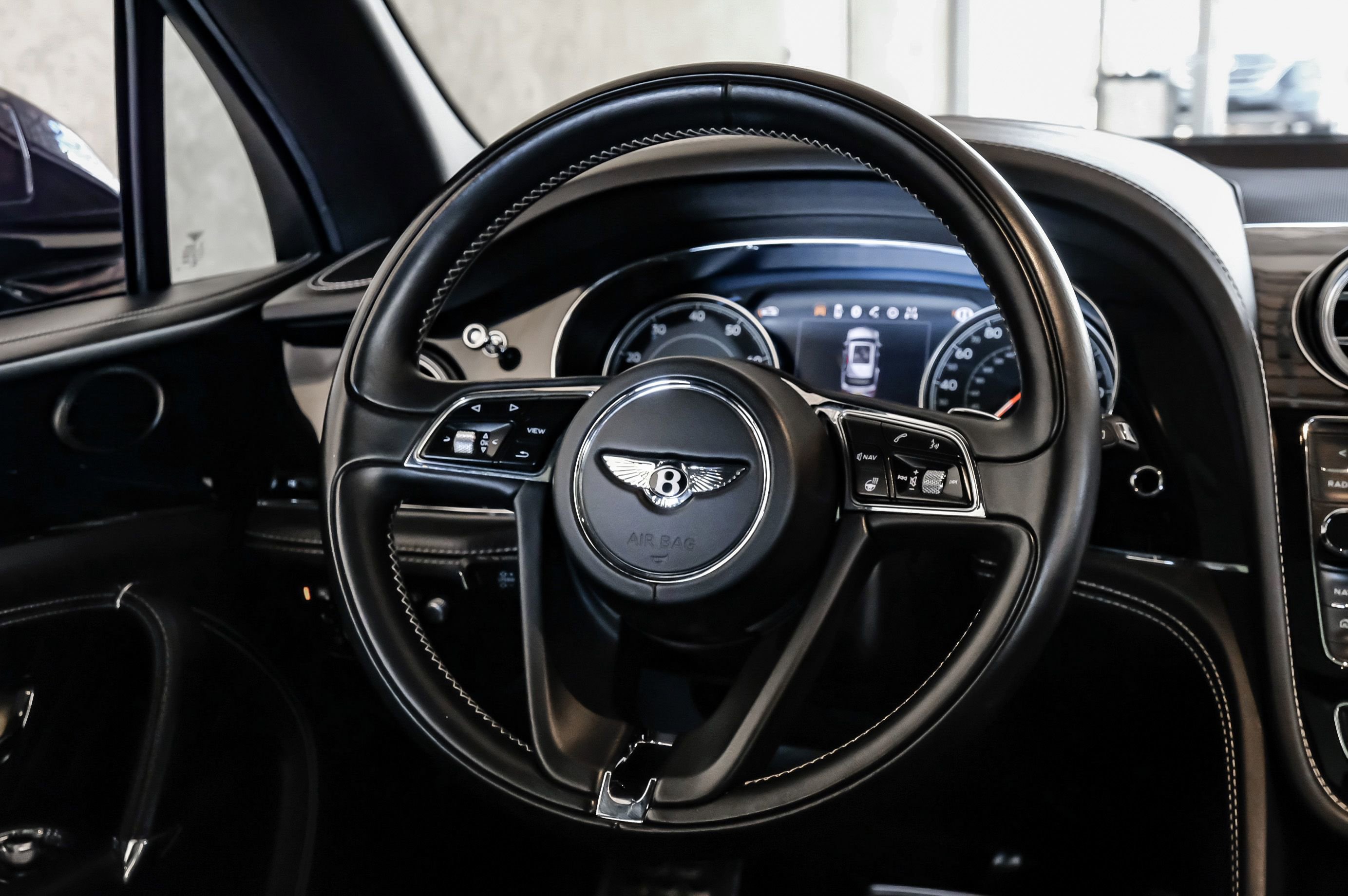 Used 2017 Bentley Bentayga image 14