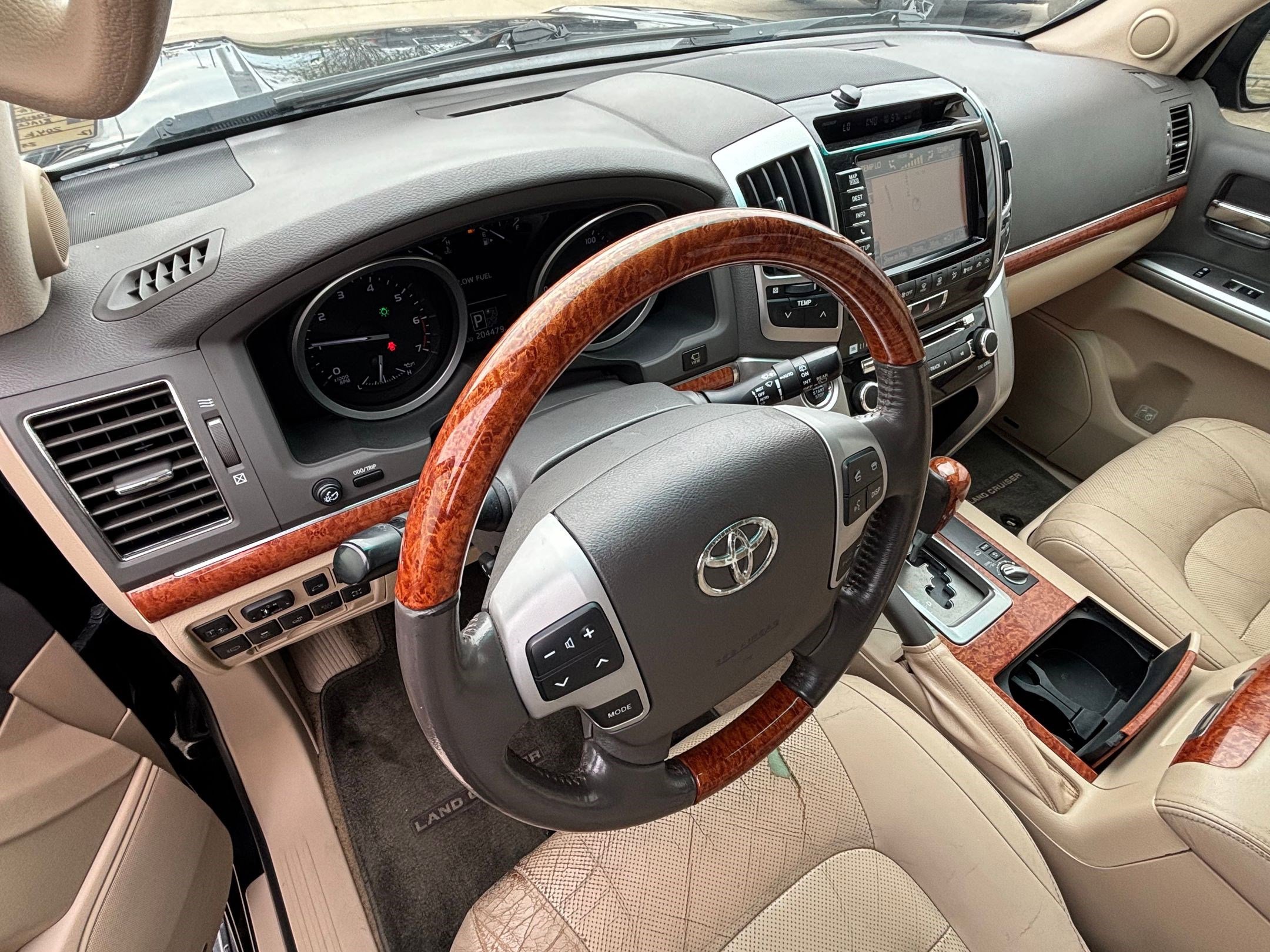Used 2013 Toyota Land Cruiser image 11