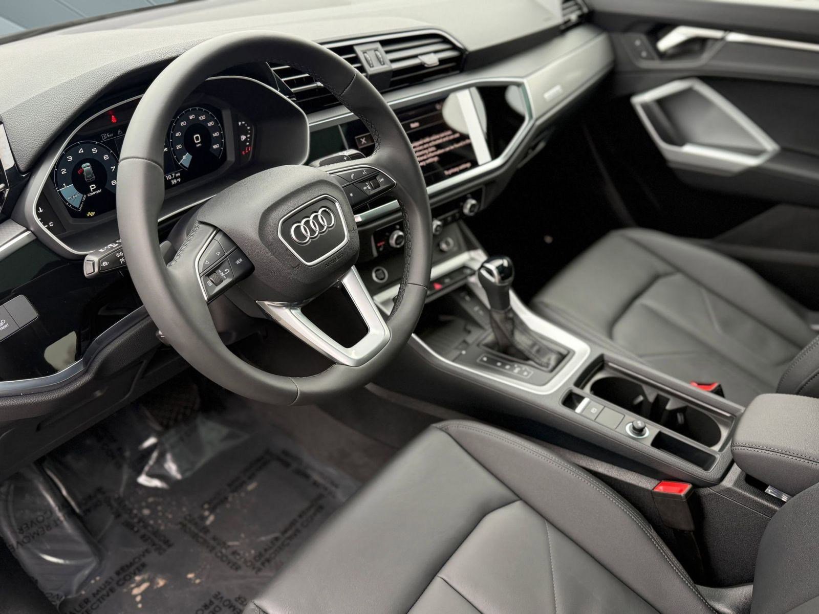 New 2025 Audi Q3 2.0T Premium image 3