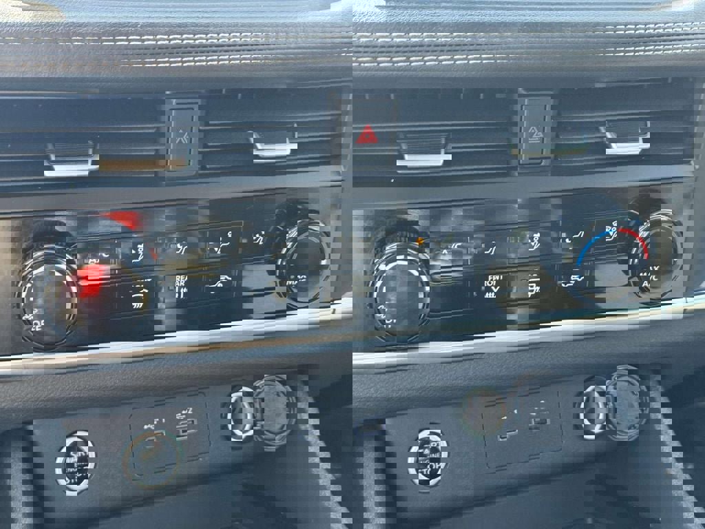 Used 2023 Nissan Rogue S AWD/4WD image 17