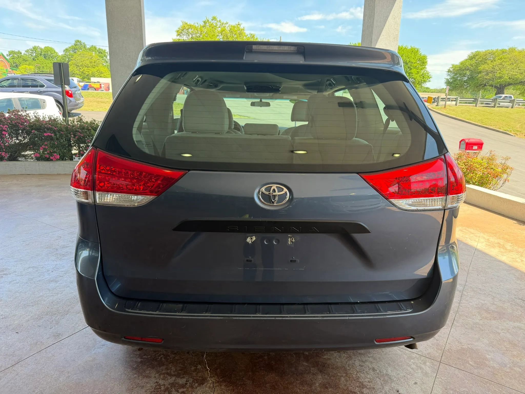 Used 2014 Toyota Sienna L FWD image 5