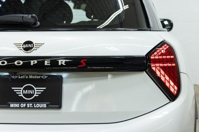 Certified 2025 MINI Cooper S image 11