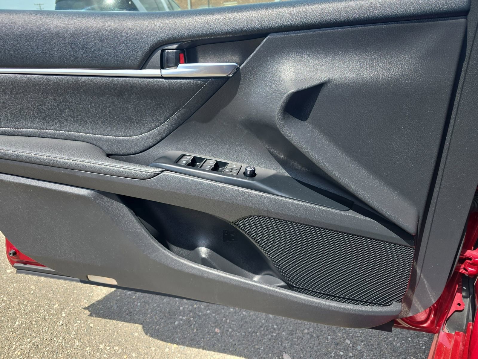 Used 2018 Toyota Camry XSE image 32