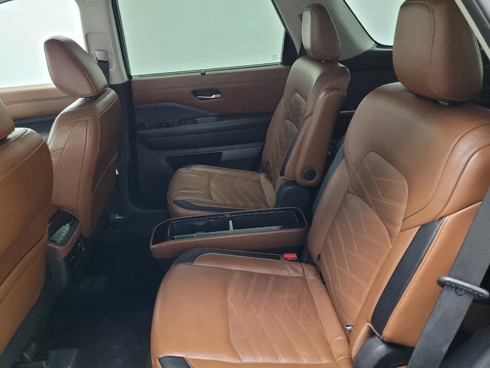 Used 2022 Nissan Pathfinder Platinum w/ Lighting Package (N93) FWD image 18