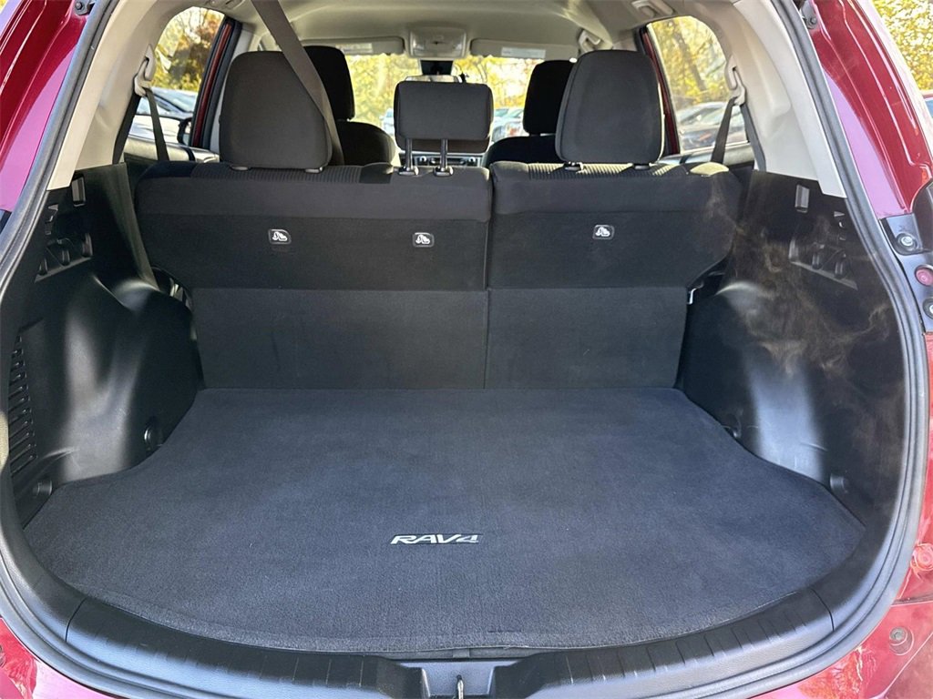 Used 2018 Toyota RAV4 LE image 12