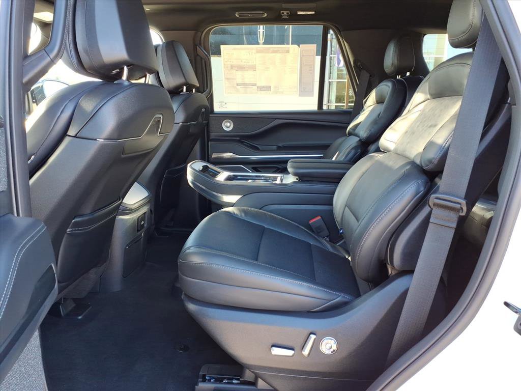 New 2025 Lincoln Navigator Reserve image 9
