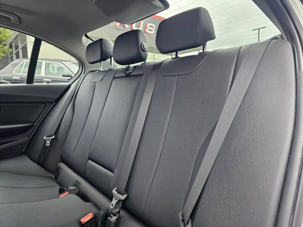 Used 2016 BMW 320i xDrive Sedan AWD/4WD image 18