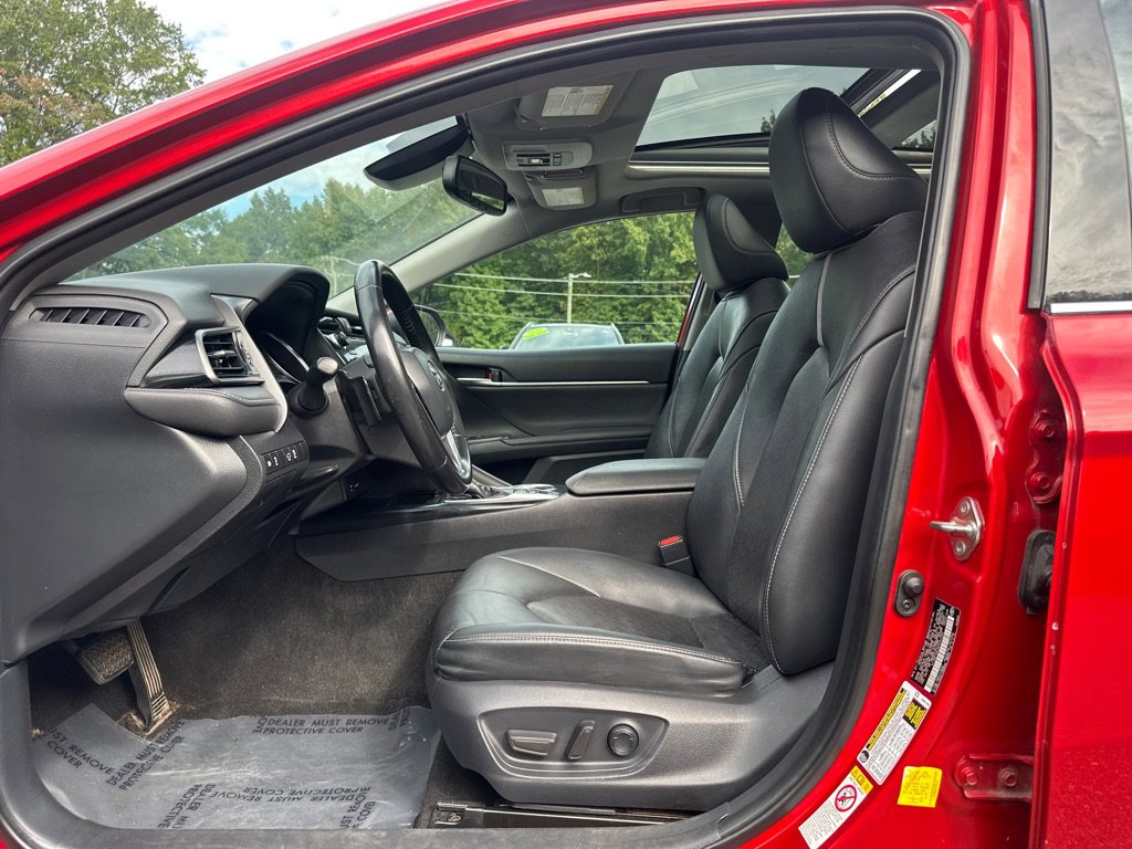 Used 2019 Toyota Camry XSE image 11