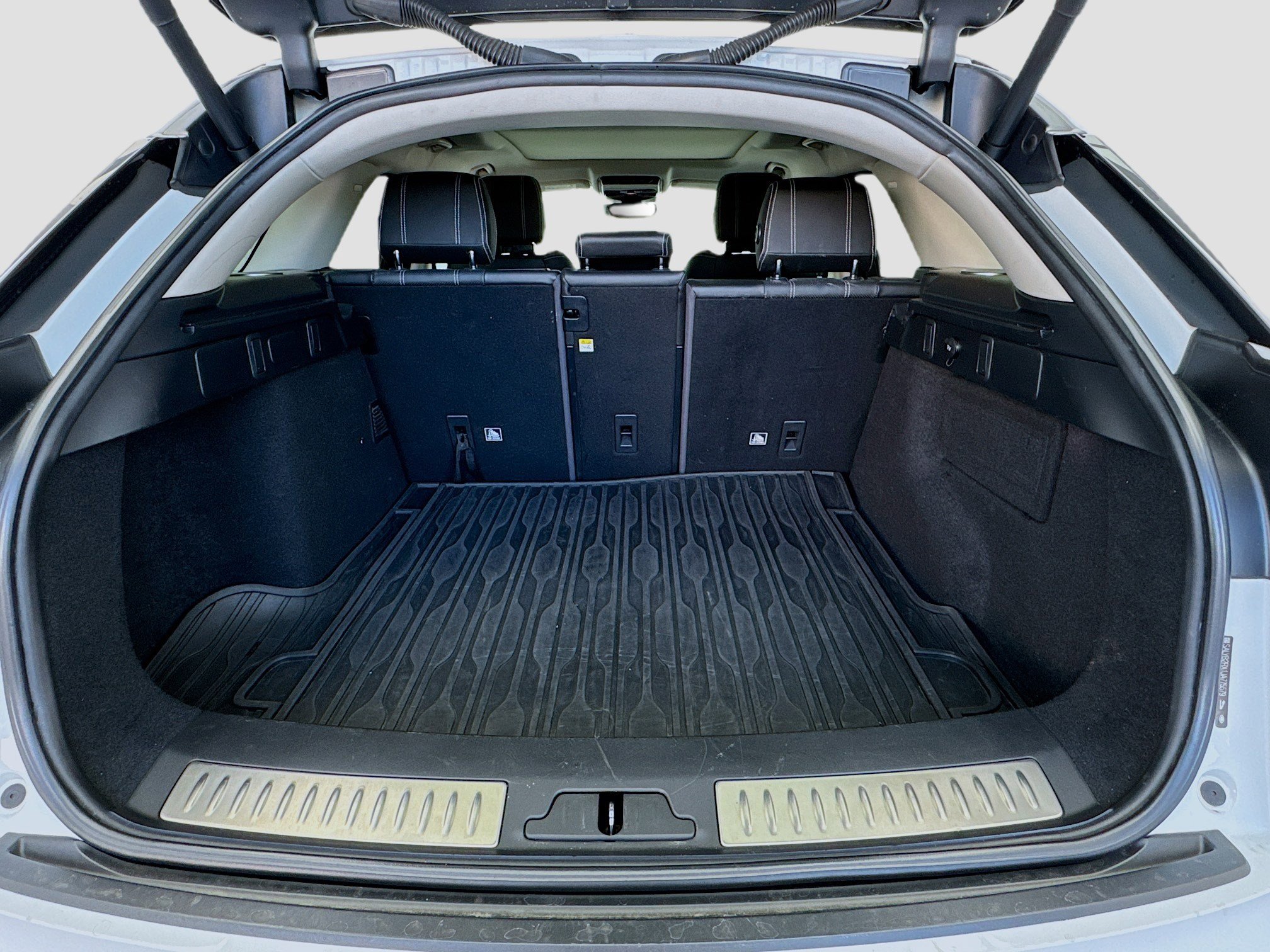 Used 2018 Land Rover Range Rover Velar S image 18