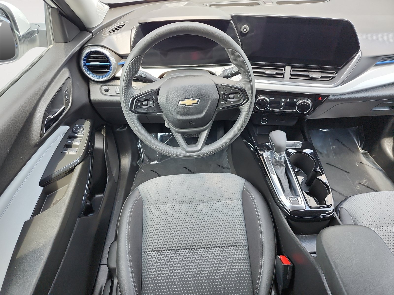 Used 2026 Chevrolet Trax LT FWD image 11