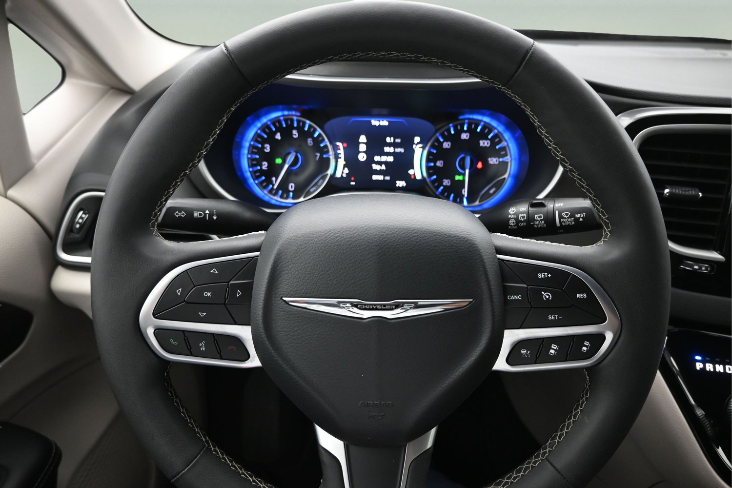 Used 2024 Chrysler Pacifica Touring-L FWD image 10