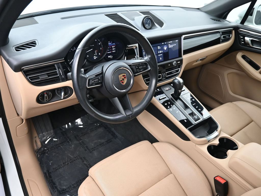 Certified 2023 Porsche Macan AWD/4WD image 4