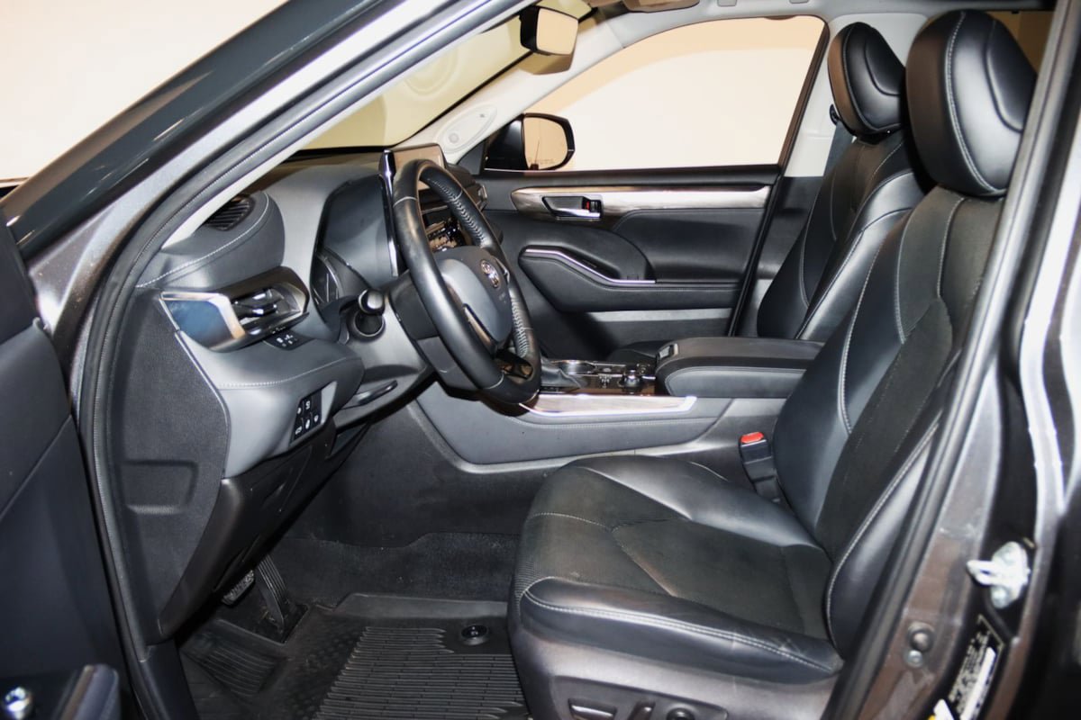 Used 2021 Toyota Highlander Limited image 36