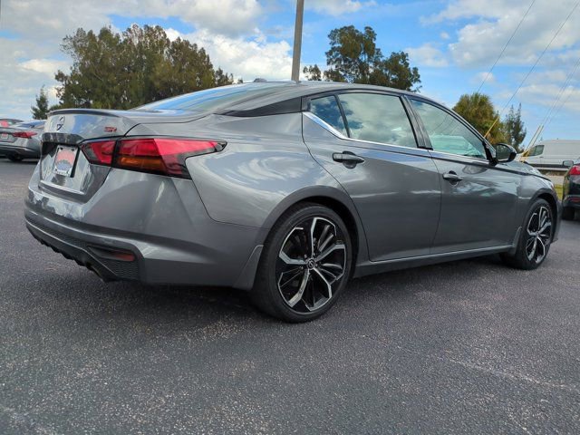 Used 2024 Nissan Altima 2.5 SR w/ SR Premium Package FWD image 5