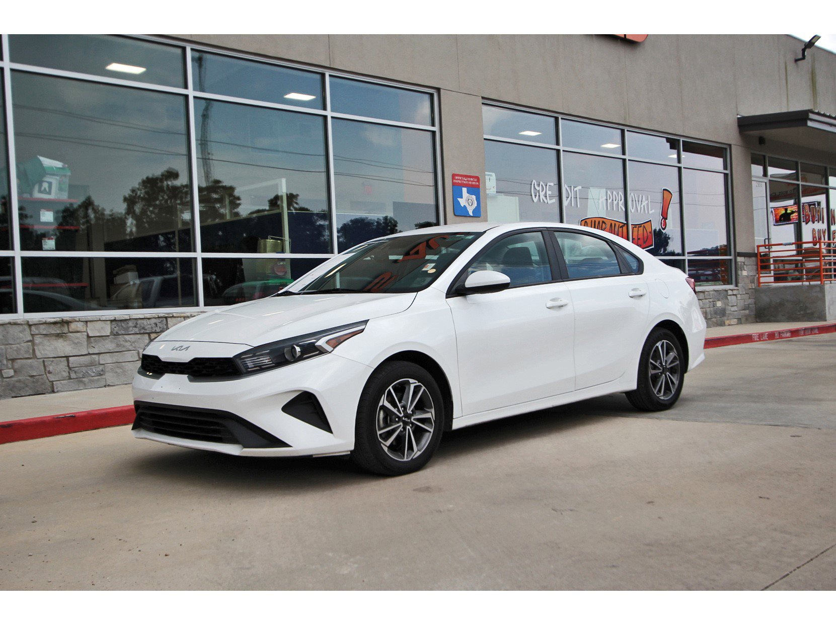 Used 2023 Kia Forte LXS image 1