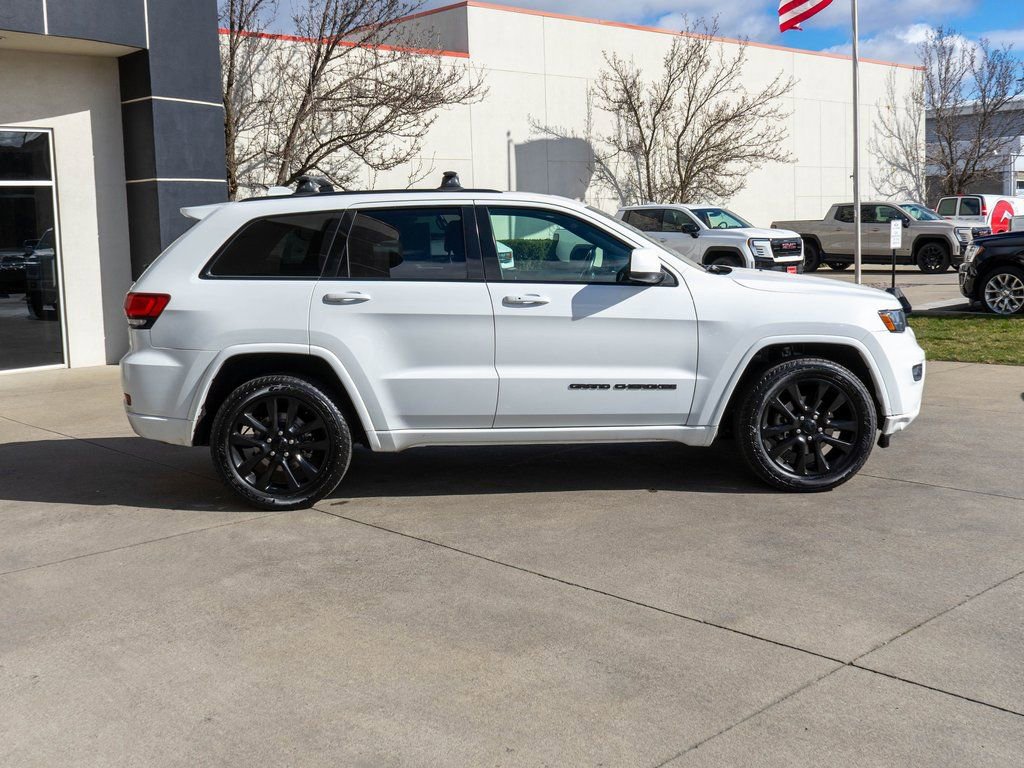 Used 2017 Jeep Grand Cherokee Altitude image 8