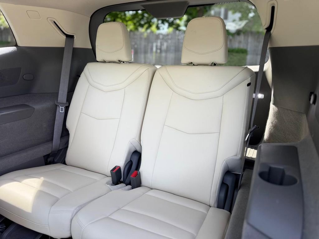 Used 2023 Cadillac XT6 Premium Luxury w/ LPO, Floor Liner Package AWD/4WD image 25
