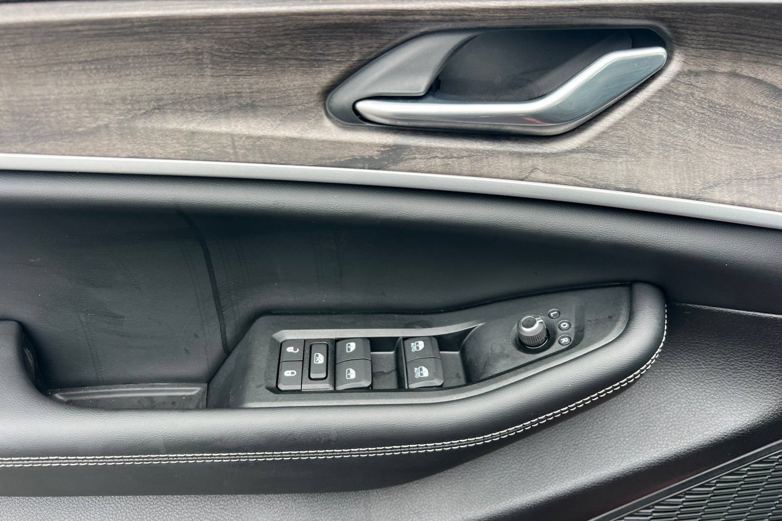 New 2026 Jeep Grand Cherokee Altitude AWD/4WD image 9