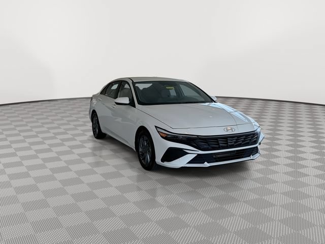 Used 2024 Hyundai Elantra SEL FWD image 2