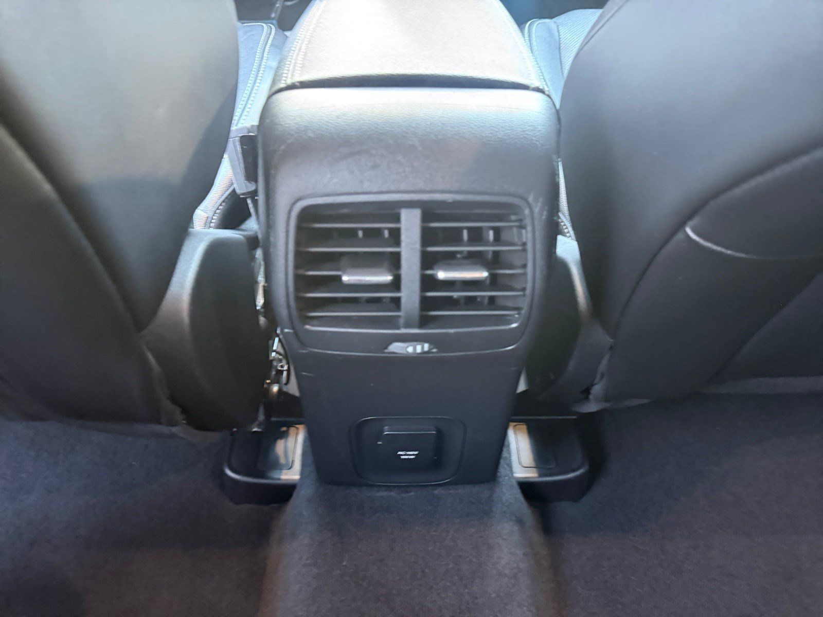 Used 2020 Ford Escape Titanium w/ Titanium Premium Package 2.0 AWD/4WD image 30