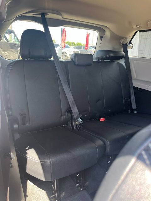 Used 2017 Toyota Sienna SE Premium FWD image 33