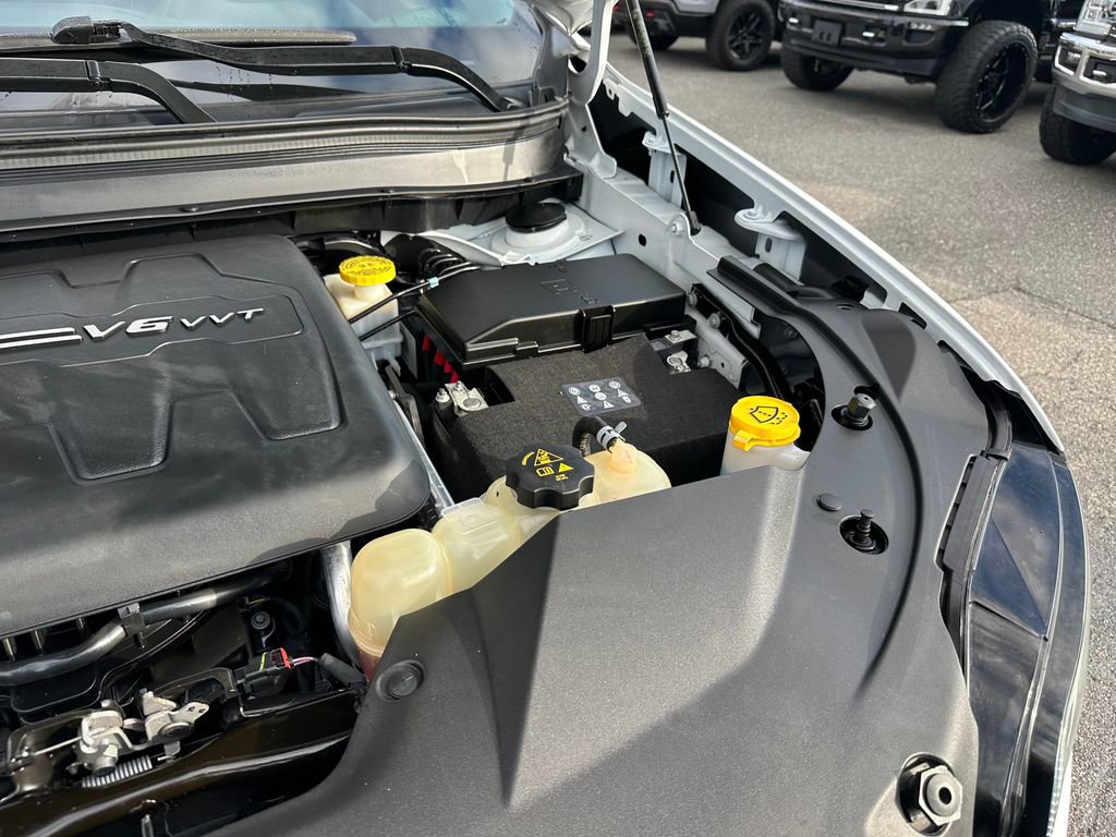 Used 2022 Jeep Cherokee Latitude w/ Sun & Sound Group image 28