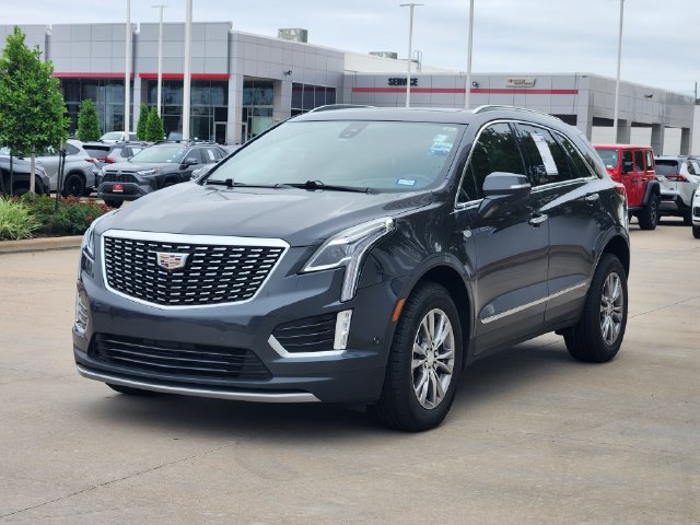 Used 2022 Cadillac XT5 Premium Luxury w/ Technology Package AWD/4WD image 3