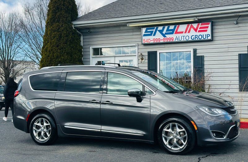 Used 2018 Chrysler Pacifica Limited w/ Advanced Safetytec Group image 2