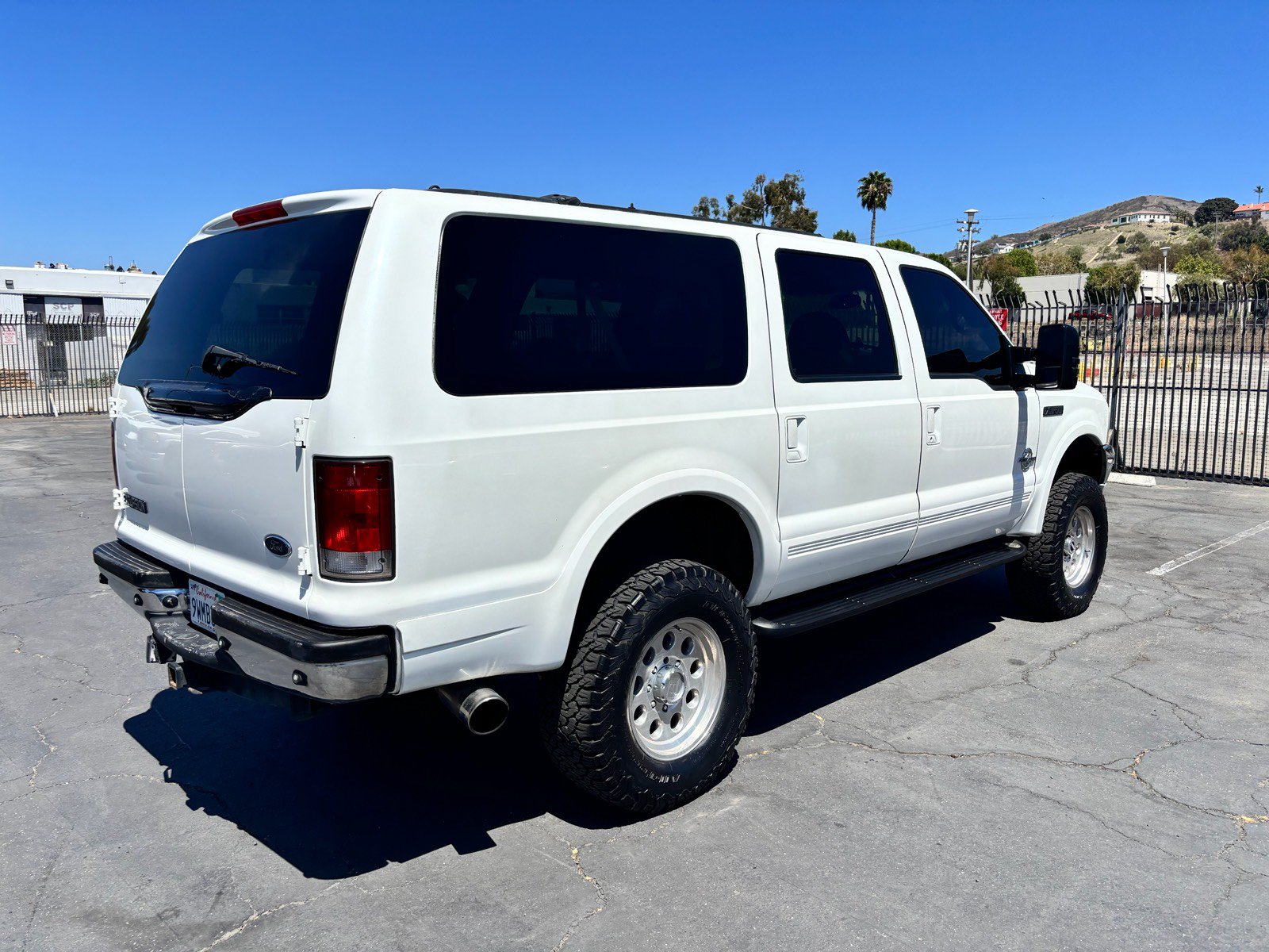 Used 2001 Ford Excursion Limited AWD/4WD image 3