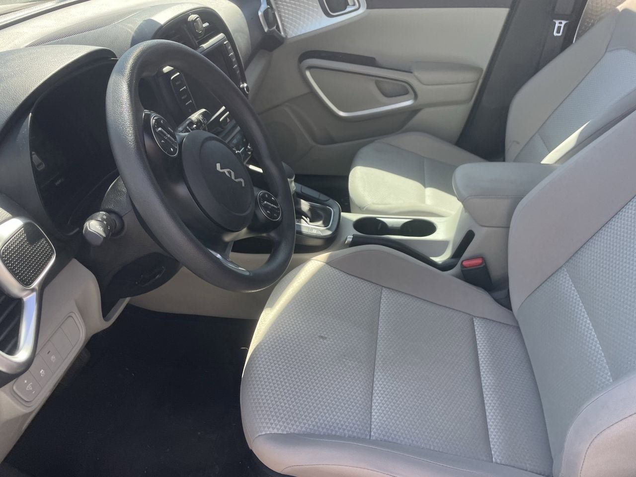 Used 2024 Kia Soul LX FWD image 7