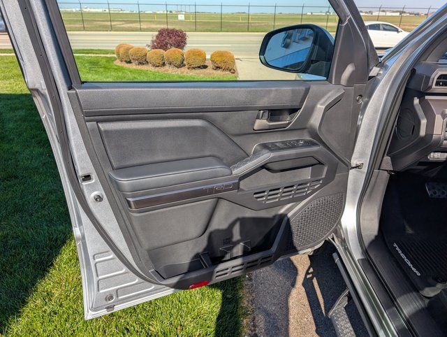 Used 2025 Toyota Tacoma TRD Sport image 11