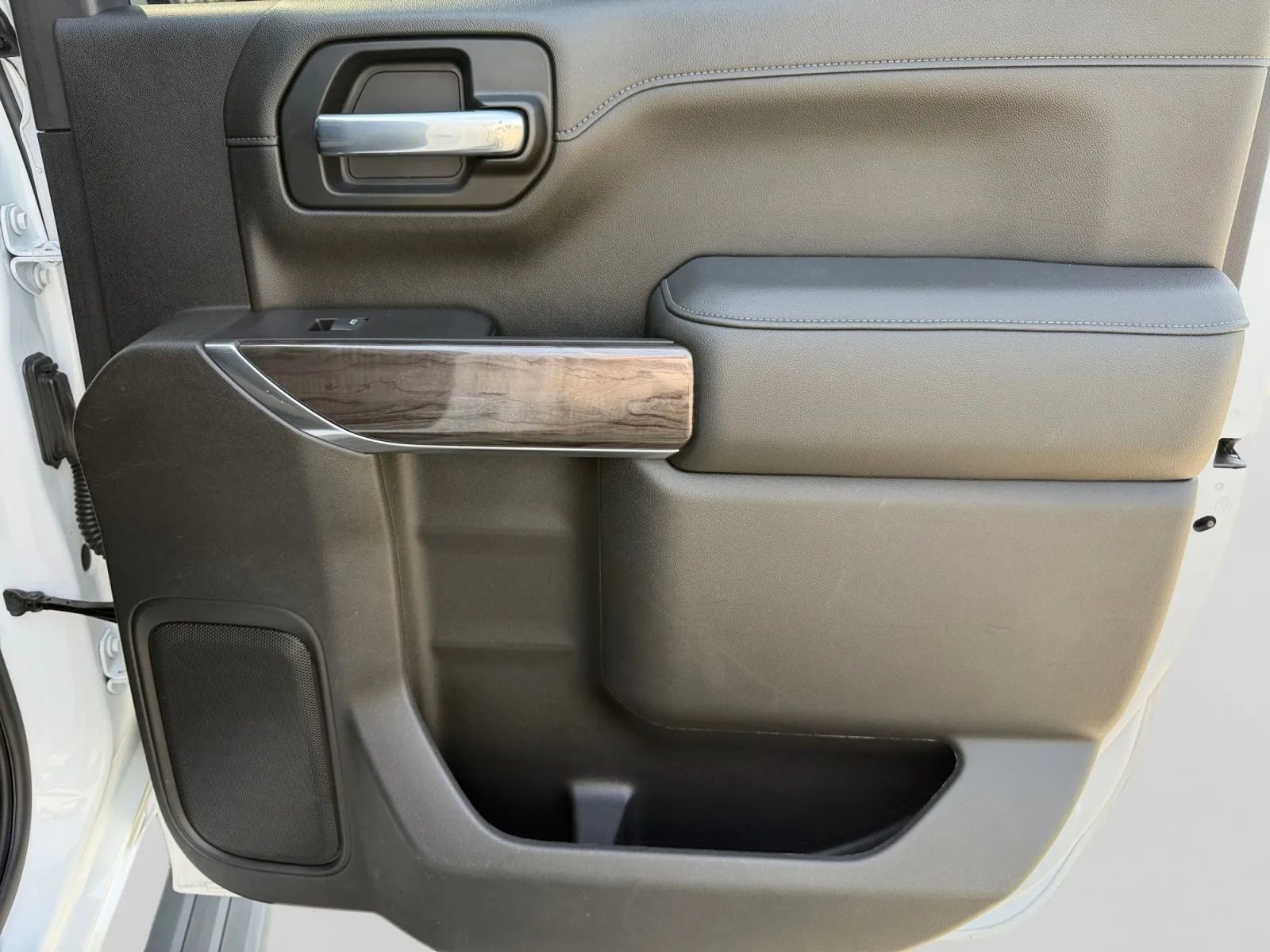 Used 2021 Chevrolet Silverado 1500 LTZ image 31