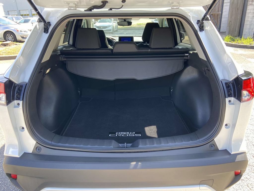 Used 2024 Toyota Corolla Cross LE w/ Moonroof Package FWD image 8