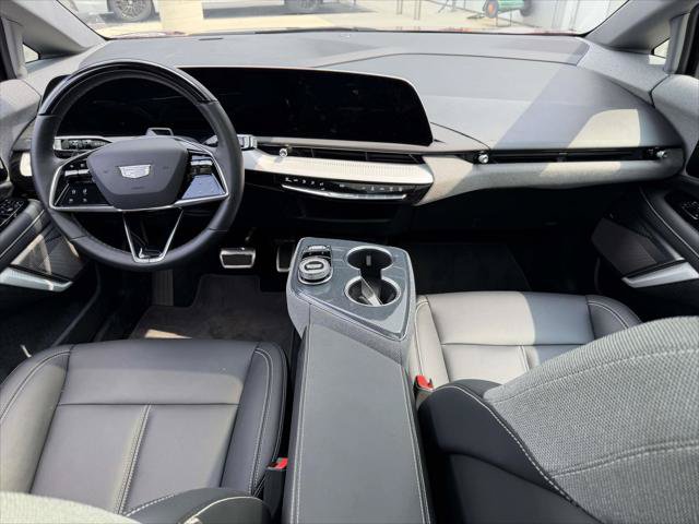 Used 2025 Cadillac Optiq Luxury 1 w/ LPO, Floor Liner Package AWD/4WD image 16