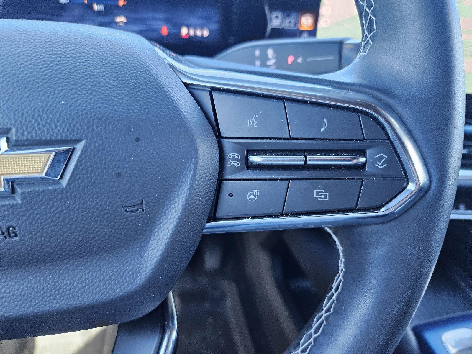 Used 2025 Chevrolet Equinox EV LT w/ Convenience Package FWD image 18