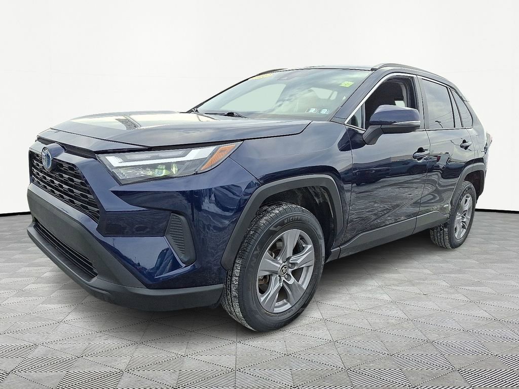 Used 2022 Toyota RAV4 XLE image 3