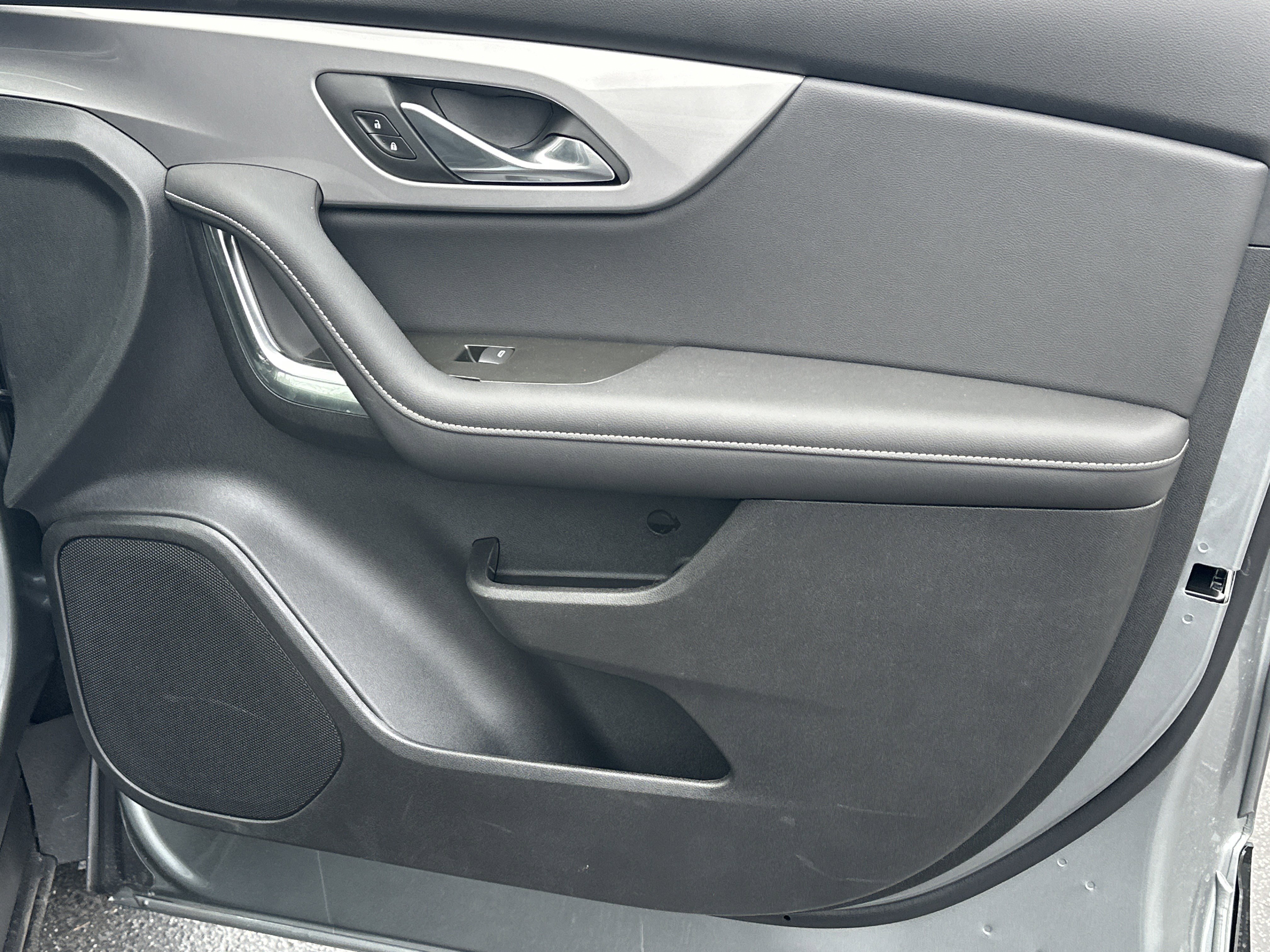 New 2025 Chevrolet Blazer LT w/ Convenience Package FWD image 16