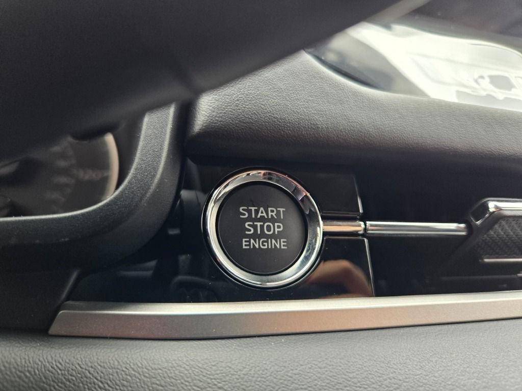 New 2025 Mitsubishi Outlander SE image 20