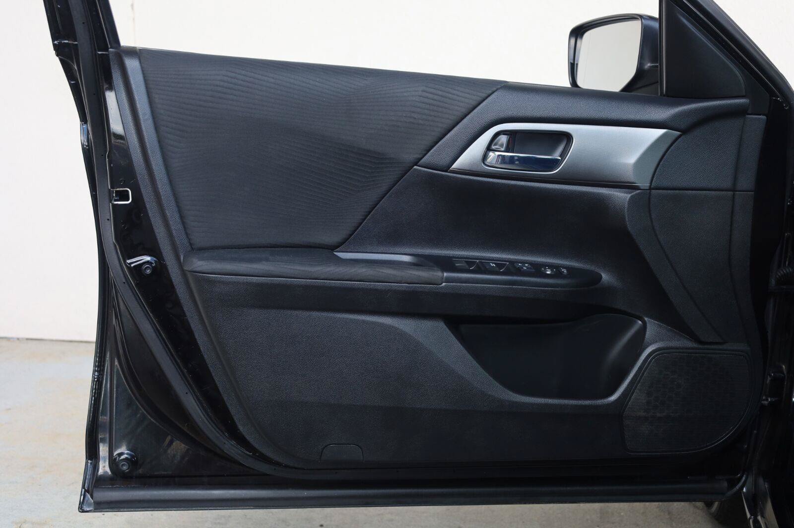 Used 2015 Honda Accord LX image 15