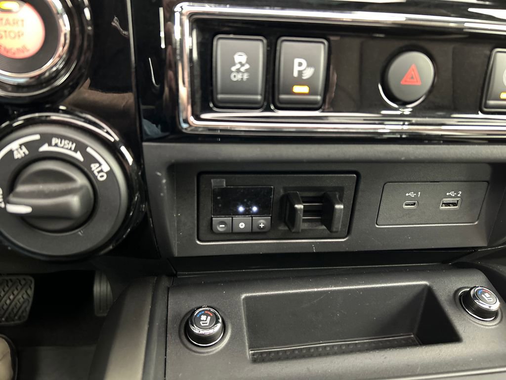 Used 2024 Nissan Titan Platinum Reserve w/ Moonroof Package image 16