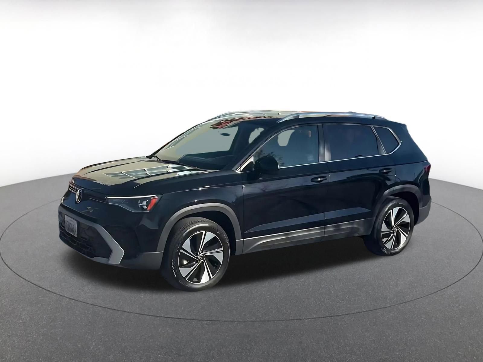 Used 2025 Volkswagen Taos SE AWD/4WD image 8