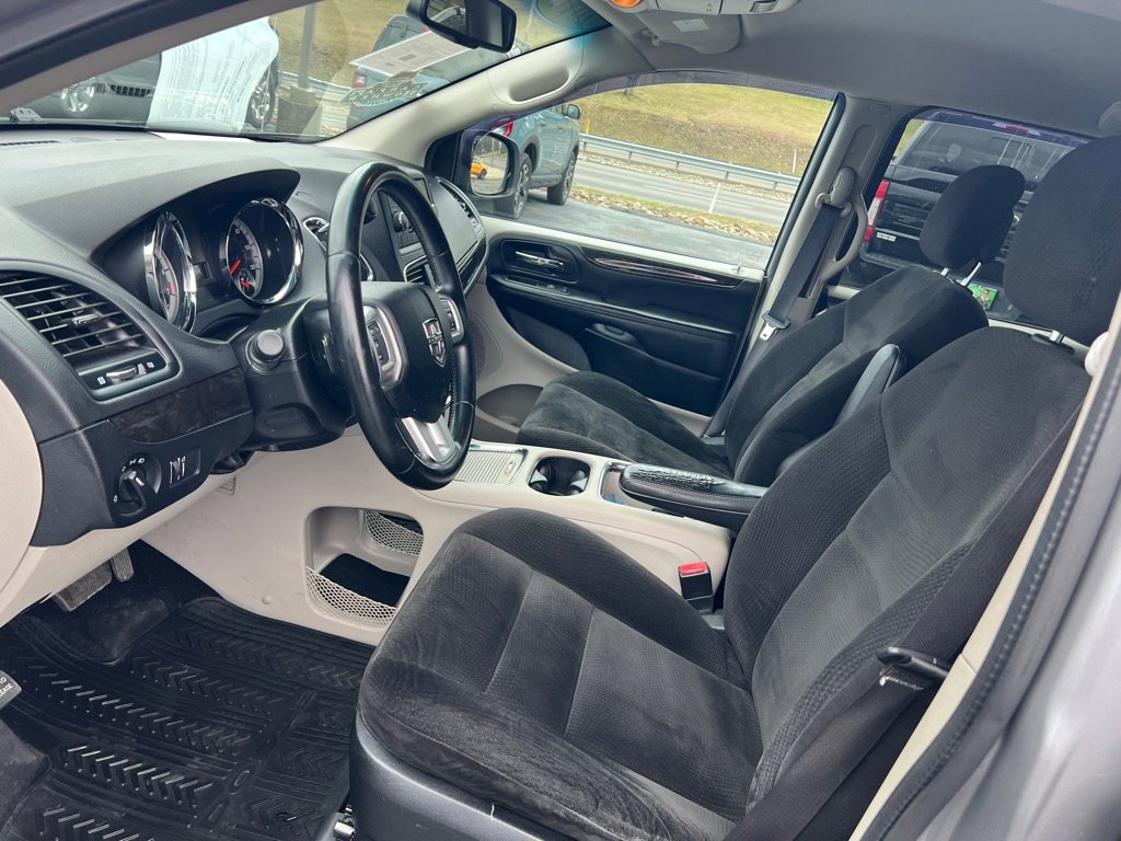 Used 2016 Dodge Grand Caravan SXT w/ UConnect Hands-Free Group image 10