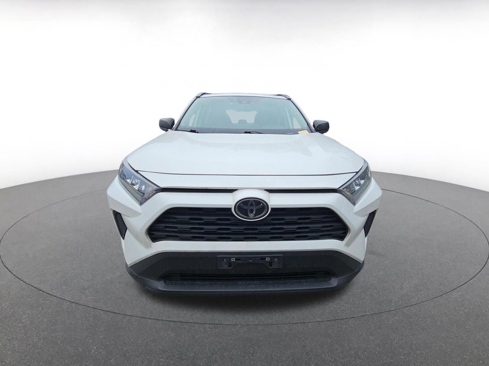 Used 2021 Toyota RAV4 LE image 2