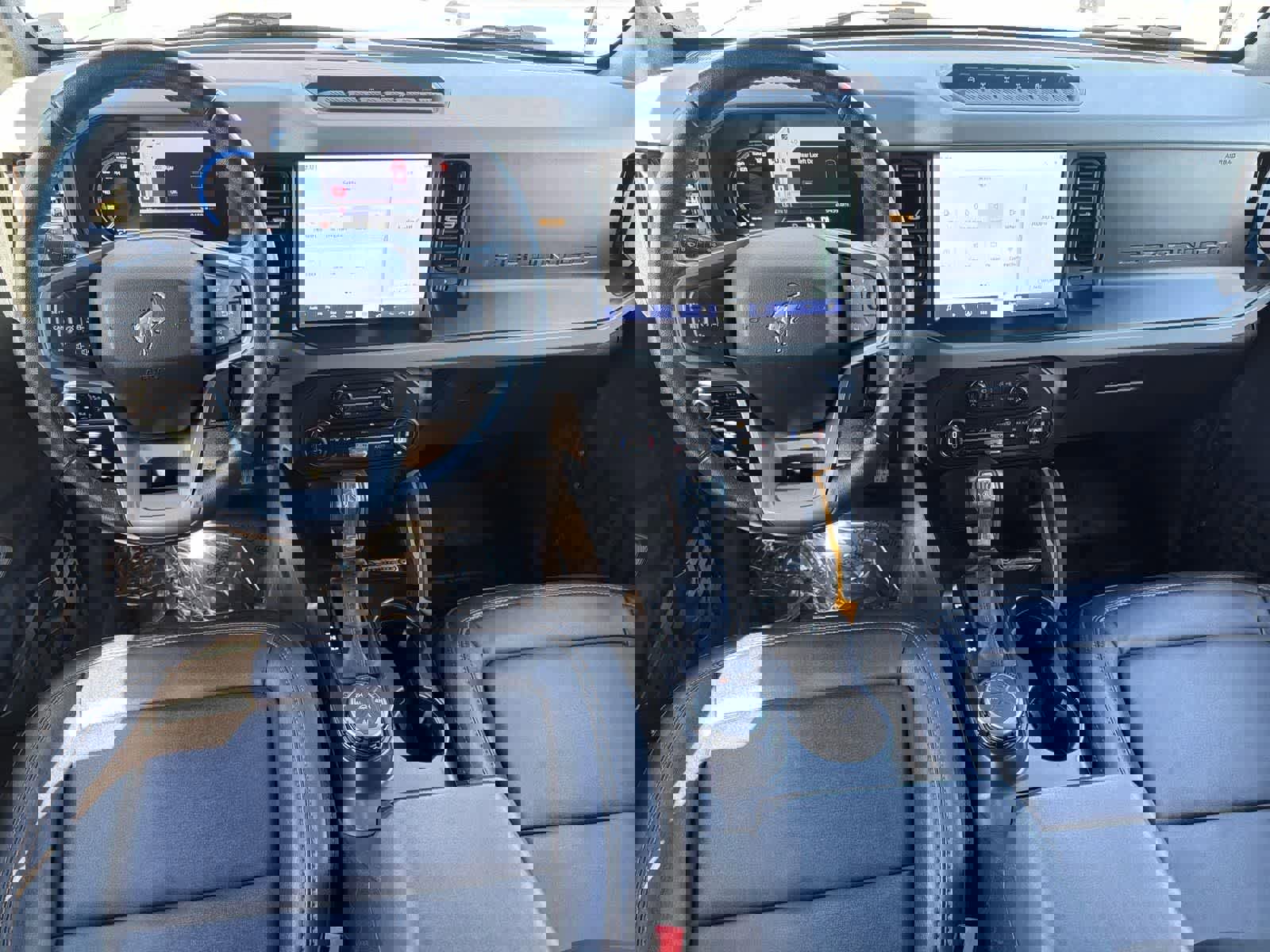 Used 2023 Ford Bronco Badlands image 10