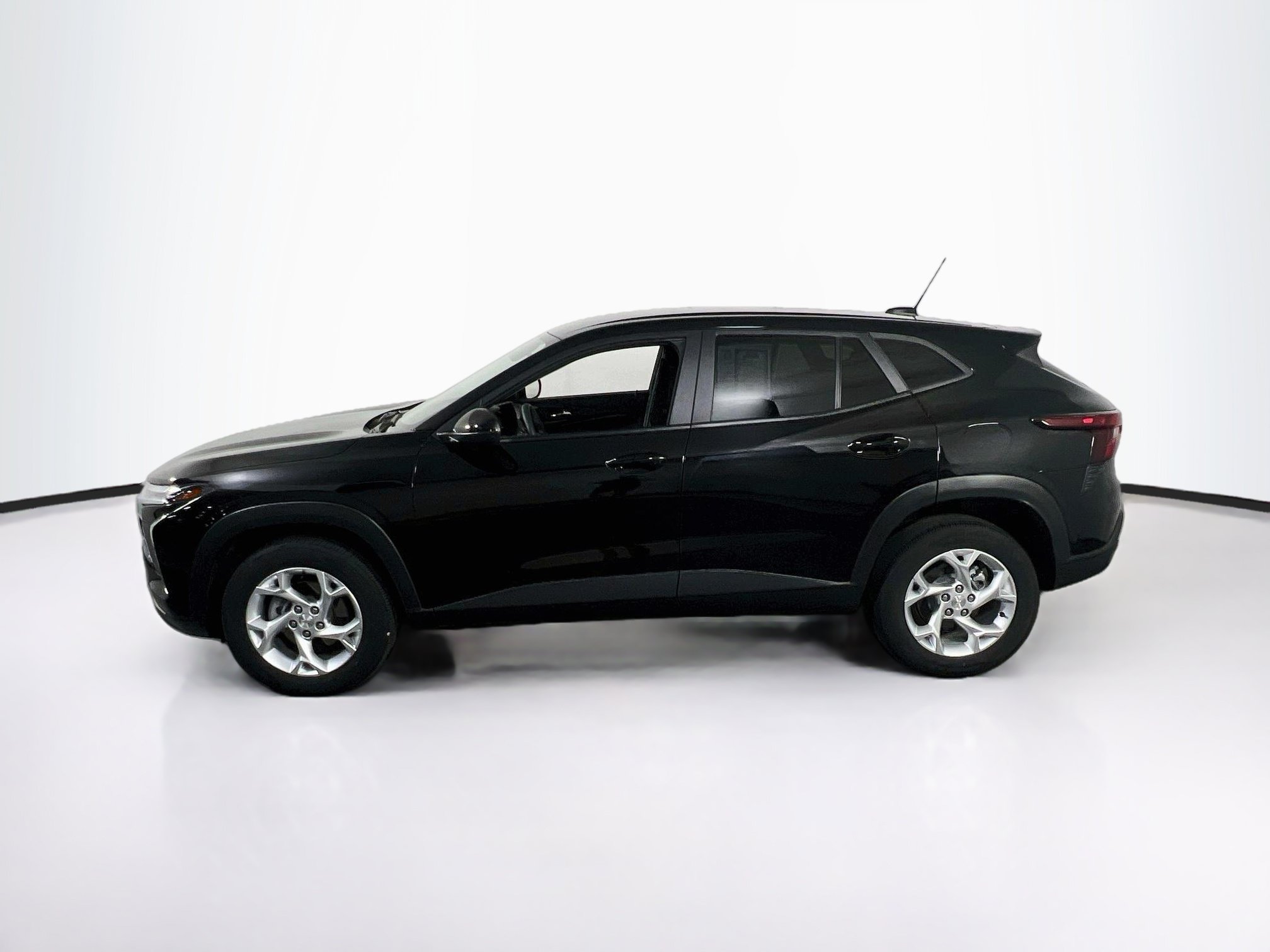 Used 2025 Chevrolet Trax LS w/ LS Convenience Package FWD image 8