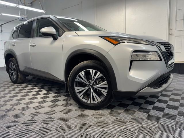 Used 2022 Nissan Rogue SV image 1