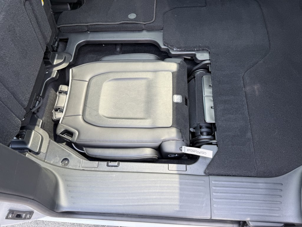 Used 2026 Chrysler Pacifica Limited FWD image 12