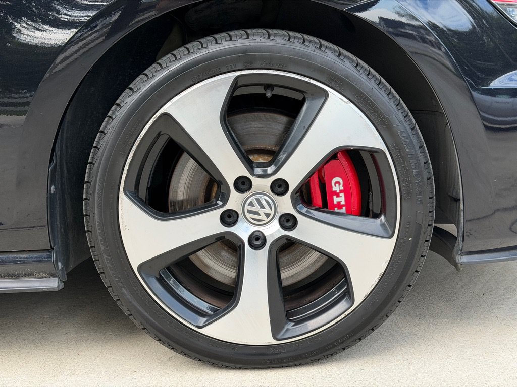 Used 2017 Volkswagen GTI SE FWD image 14
