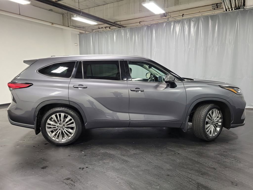 Used 2023 Toyota Highlander Platinum image 9